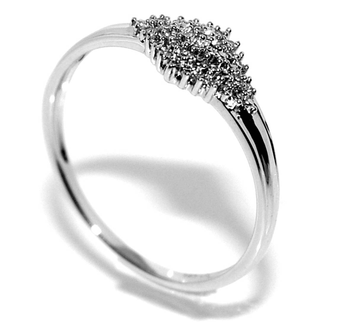 Diamantring i hvitt gull med diamanter 0.08ct w.si